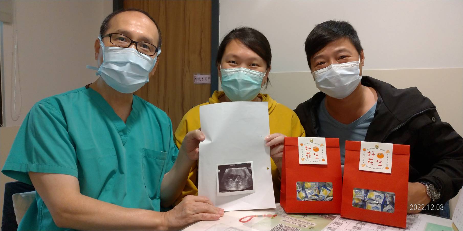 34歲的我AMH值卻只有1.50.心想不能再拖了當下直接決定開啟IVF的旅程。很幸運的取了5顆卵4顆成功受精中2顆還培養成不錯的胚胎,而且在黃醫師的專業技術下第一次植入就順利畢業了~