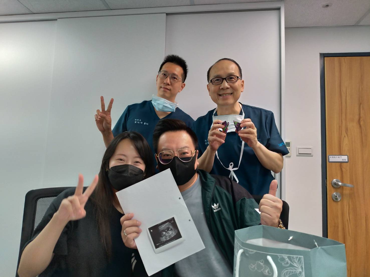每次收到學姐的好運糖,開心之餘都在想什麼時候能換我發糖給大家,經過了三次嘗試,終於成功了!!如今我們要畢業囉~